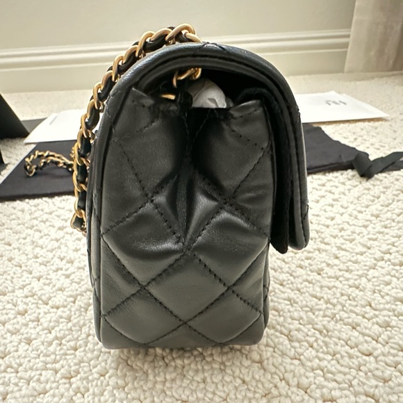 Brand new with tag 22C CHANEL pearl crush mini square black with gold ball - Picture 4 of 9